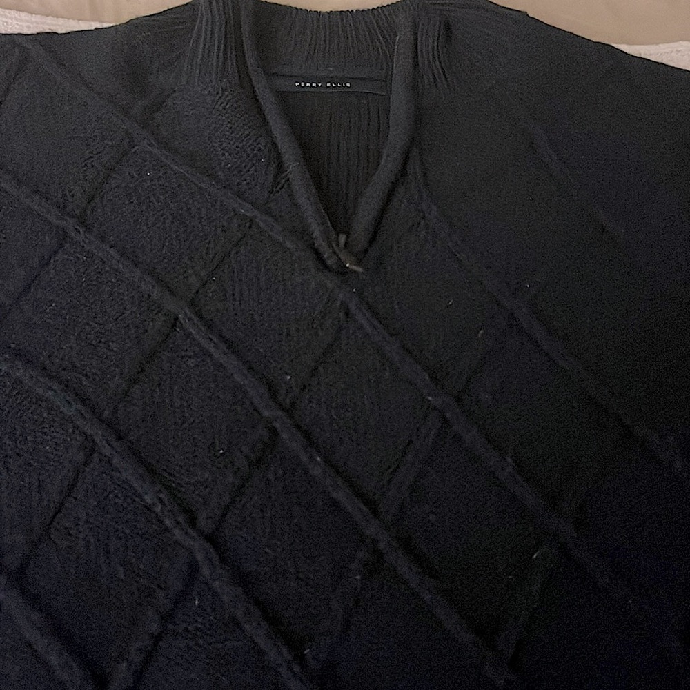 Navy blue Perry Ellis Pull Over Men Large